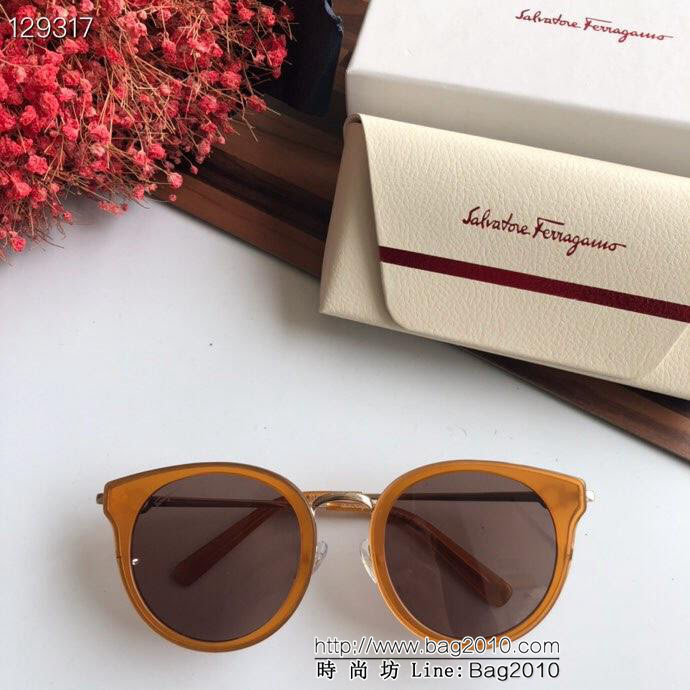 Ferragamo菲拉格慕 2019新款 百搭款 女款太陽鏡 SF899SK  lly1509